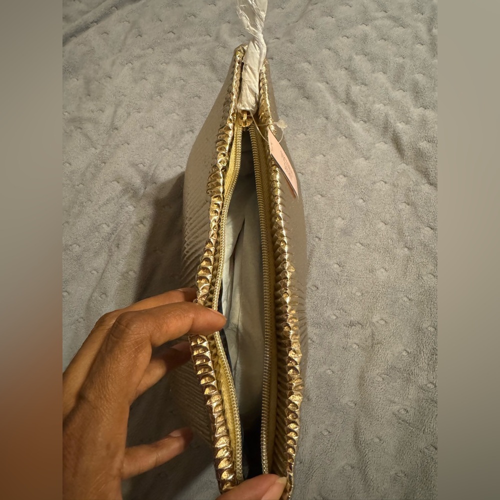 Luxurious Gold Cosmetic Bag - Picture 5 of 5